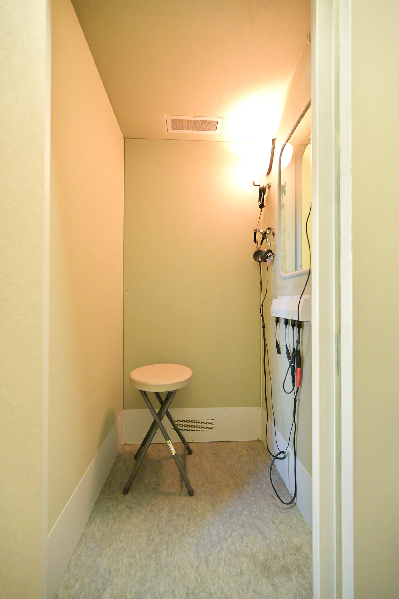 補聴器の防音室